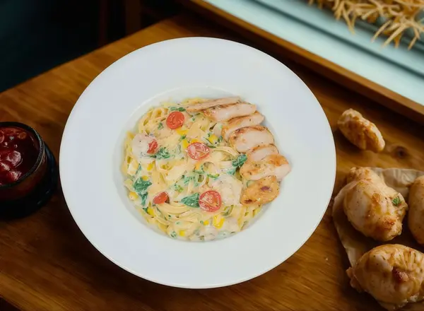 Fettuccine Alfredo With Mushroom & Spinach's image